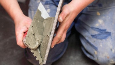 台风天气下瓷砖胶施工的环境温度管控要点