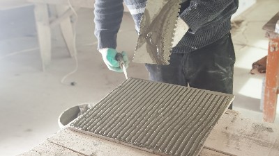 装修避坑指南：瓷砖胶为什么不能掺水泥?