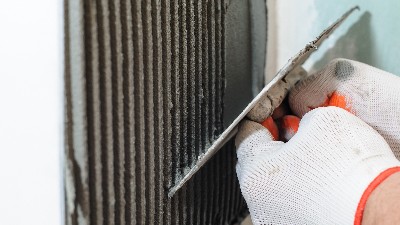 双重保障：解读瓷砖胶如何实现长 久稳固铺贴