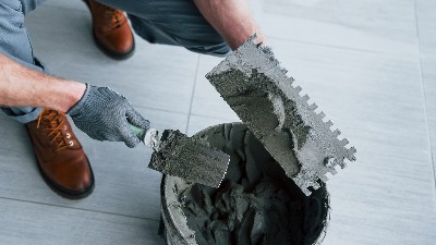 瓷砖胶施工时，别往里面加水泥