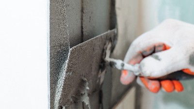 让居家空间更从容：瓷砖胶在装修中的实用选择