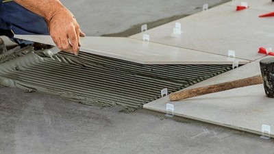 背涂胶在瓷砖铺贴中的实际作用探讨