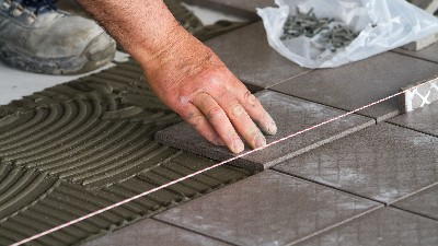 装修顺序解析：先刷墙还是先贴砖更合理?